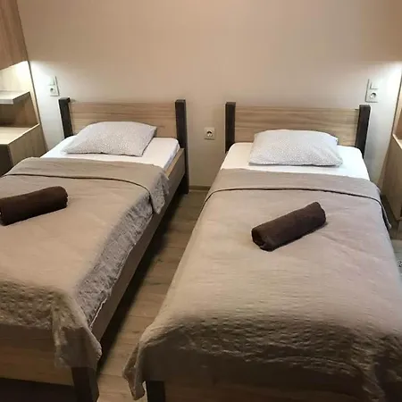 Halasz Airport Panzio Guest house
