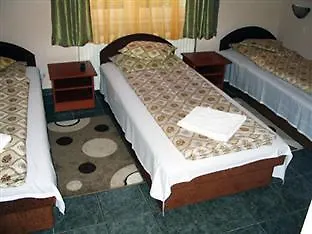 Halasz Airport Panzio Guest house