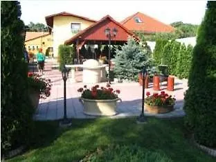 Halasz Airport Panzio Pensiune 3*