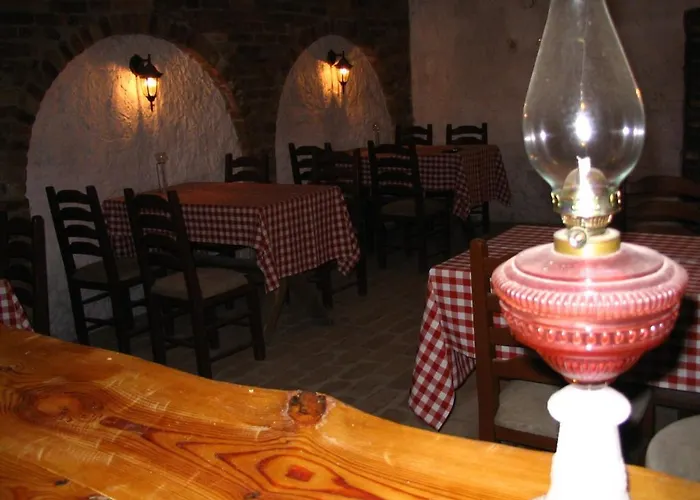 Halasz Airport Panzio בית הארחה וסס